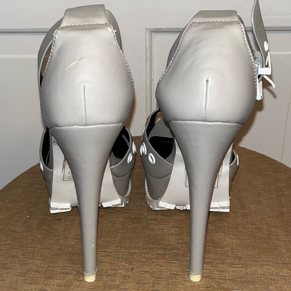 Preloved, Mint Condition Light Gray Platforms - image 3